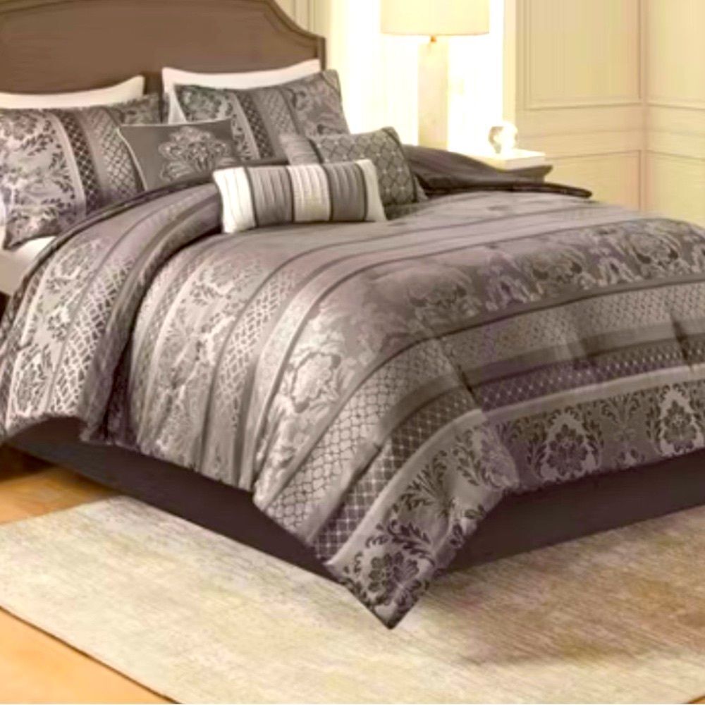 Floral Jacquard Modern Metallic Silver Shimmer Grey Comforter - Size King
